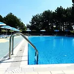 Daire Comfort And Fun By The Pool-beahost *