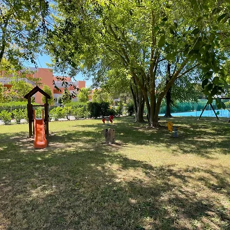 Comfort And Fun By The Pool - Beahost